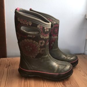 Floral Bogs snowboots, sz 13